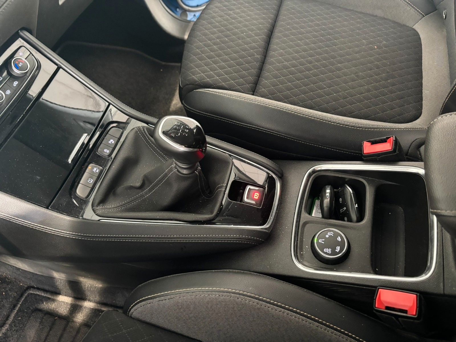 Fahrzeugabbildung Opel Grandland (X) 1.2 INNOV. AHK/NAVI/SHZ/KAMERA/AFL