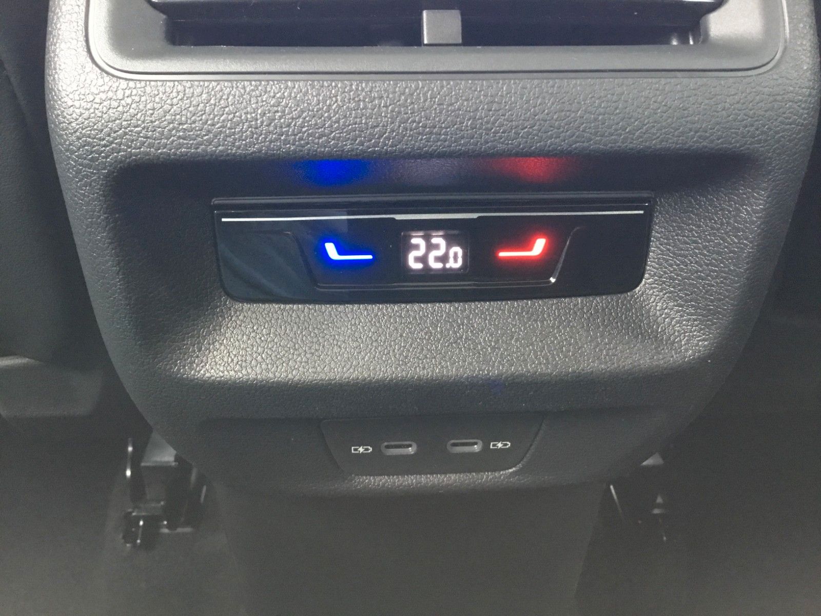 Fahrzeugabbildung Volkswagen Tiguan 1.5 eTSI DSG Life+AHK+LEDPlus+18"+Navi