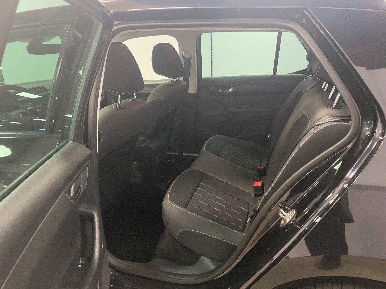 Fahrzeugabbildung SKODA Fabia 1.0 TSI DSG STYLE+Kamera+Mirror Link+ALU+