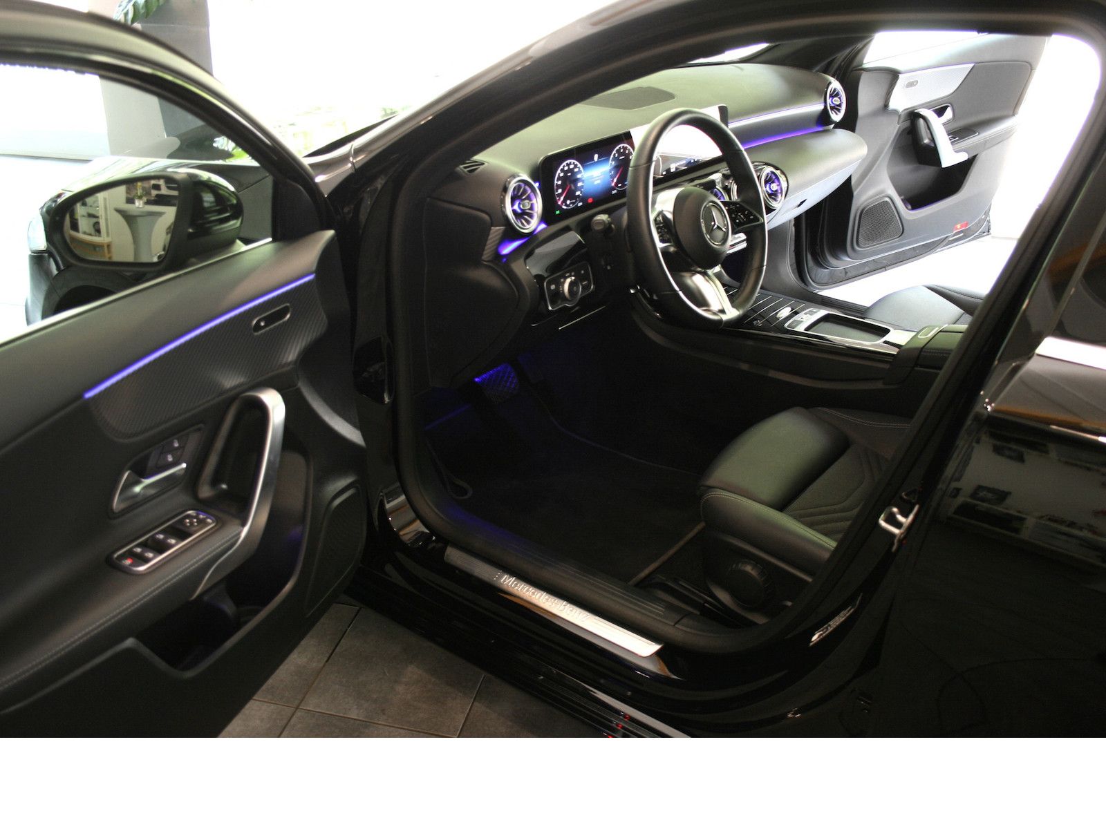 Fahrzeugabbildung Mercedes-Benz A 180 Progres. Line Advanced Plus*Ambientebel.