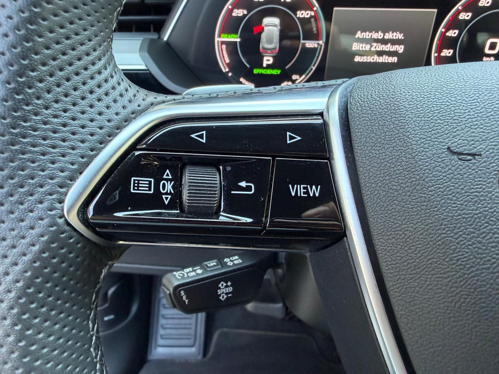Fahrzeugabbildung Audi e-tron 55 QUATT 2X S LINE LUFT+LED+SHZ+NAVI+AHK+