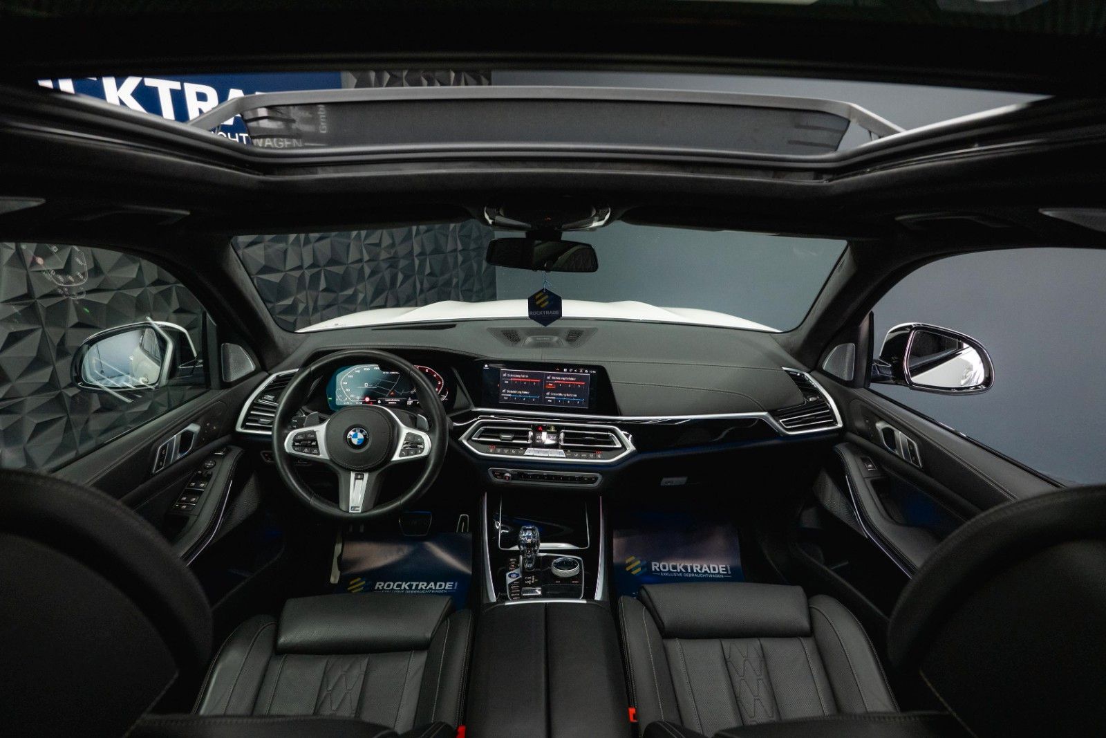 Fahrzeugabbildung BMW X5 M50i Shadow Line | ACC | Pano | Laser | Sky