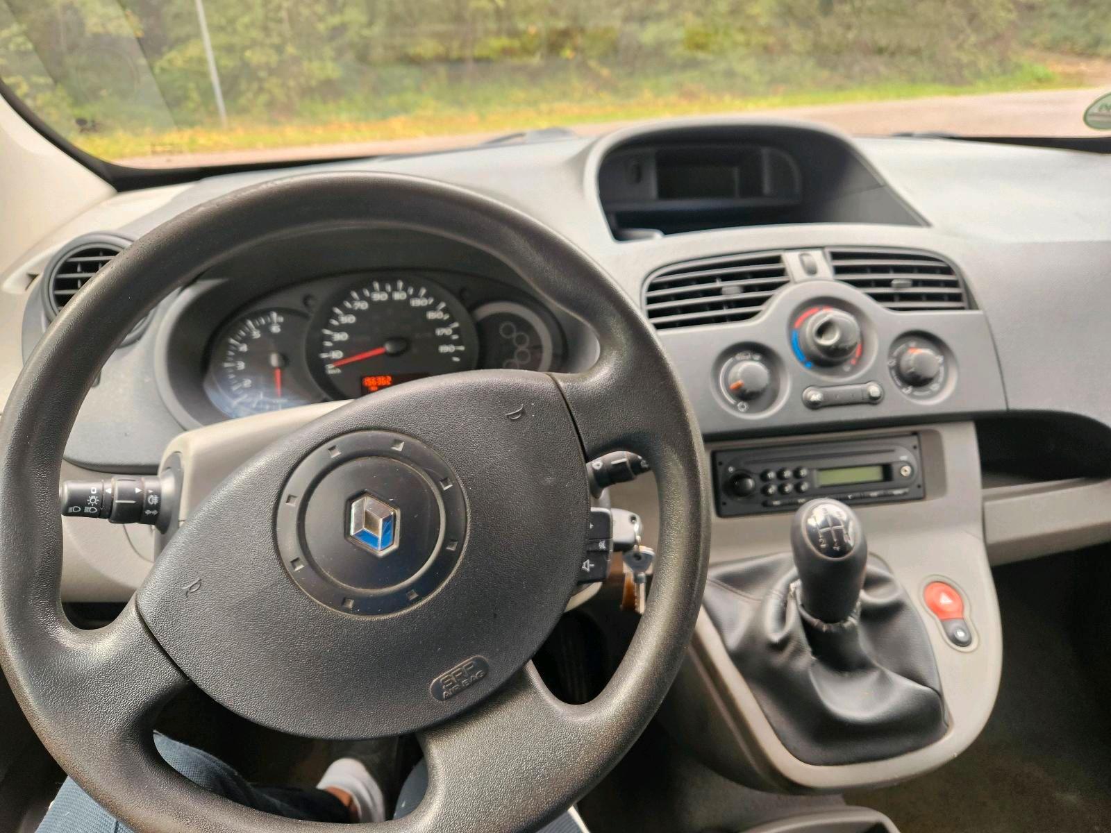 Renault Trafic 2010 — photo 12