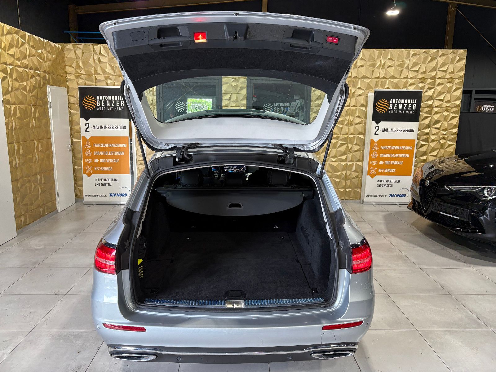Fahrzeugabbildung Mercedes-Benz E 220 T-Modell d/NAVI/KAMERA/APPLE/AMBIENTE/ACC