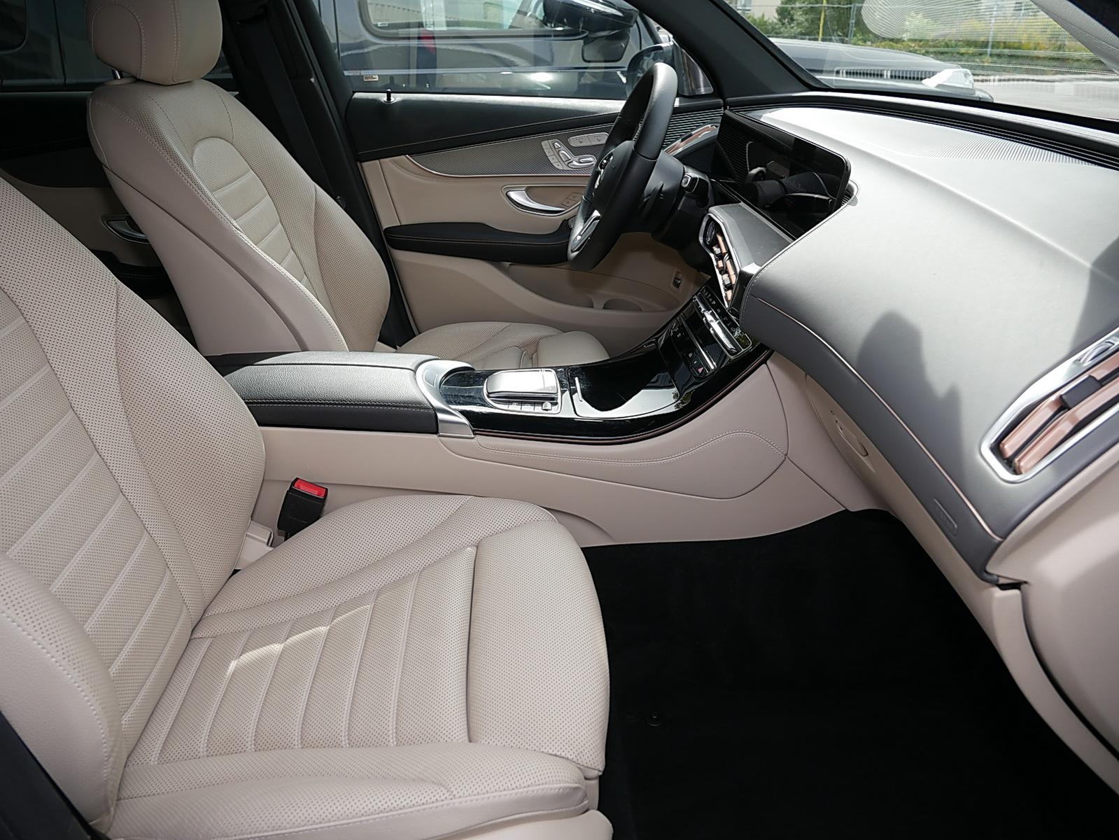 Mercedes-Benz EQC 400 4MATIC AMG+DISTRONIC+Schiebedach+Memory+