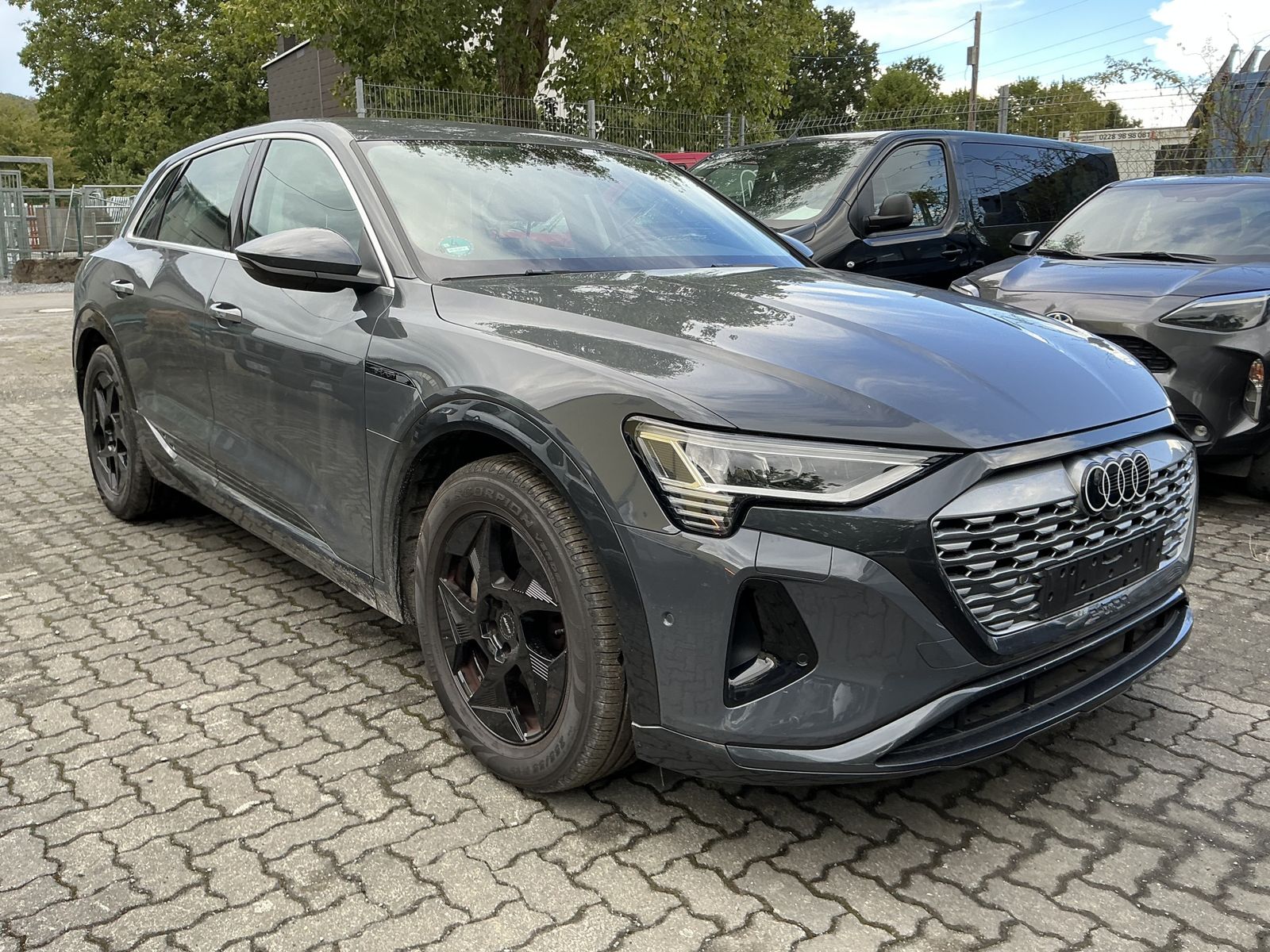 Audi Q8 e-tron 2024, Automāts, SUV/Apvidus, Pelēks — Latvijā