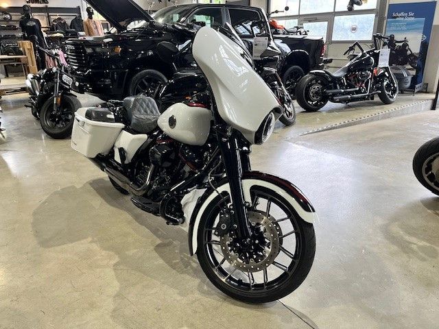 Fahrzeugabbildung Harley-Davidson CVO Street Glide CVO 117 Umbau