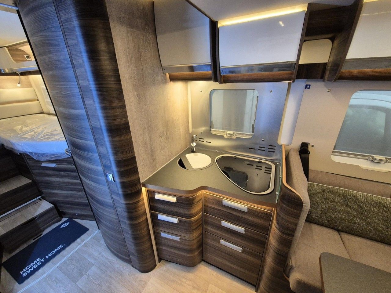 Fahrzeugabbildung Laika ECOVIP L 4009 DS Heavy Klima Radträger Face2Face