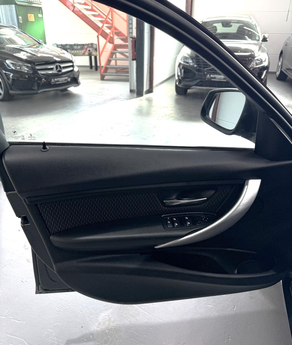 BMW 318d Touring 2.0 Aut.*Pano*Start/Stopp/Navi/PDC