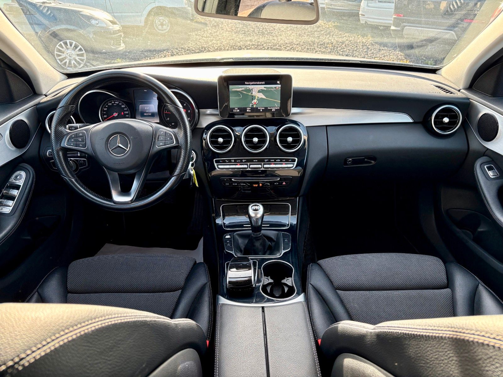 Fahrzeugabbildung Mercedes-Benz C 200 T AVANTGARDE Navi Leder SPORTSITZE PDC 2HD