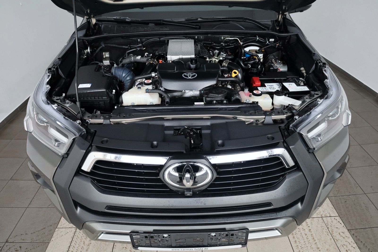 Fahrzeugabbildung Toyota Hilux 2.8 D-4D Invincible,Rollbügel,Rolo,ACC,AHK