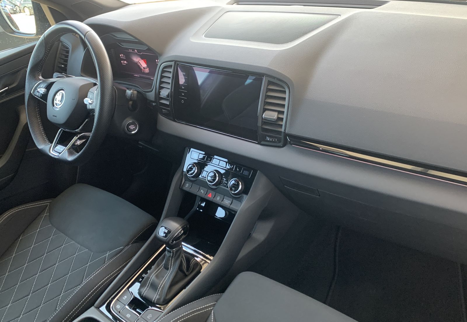 Fahrzeugabbildung SKODA Karoq 2.0 TDI*Sportline*4x4*AHK*LED*CANTON*ACC*