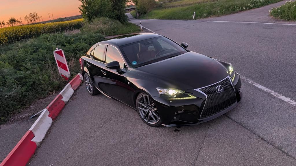 Lexus IS 300h F-Sport Vorfacelift 2015