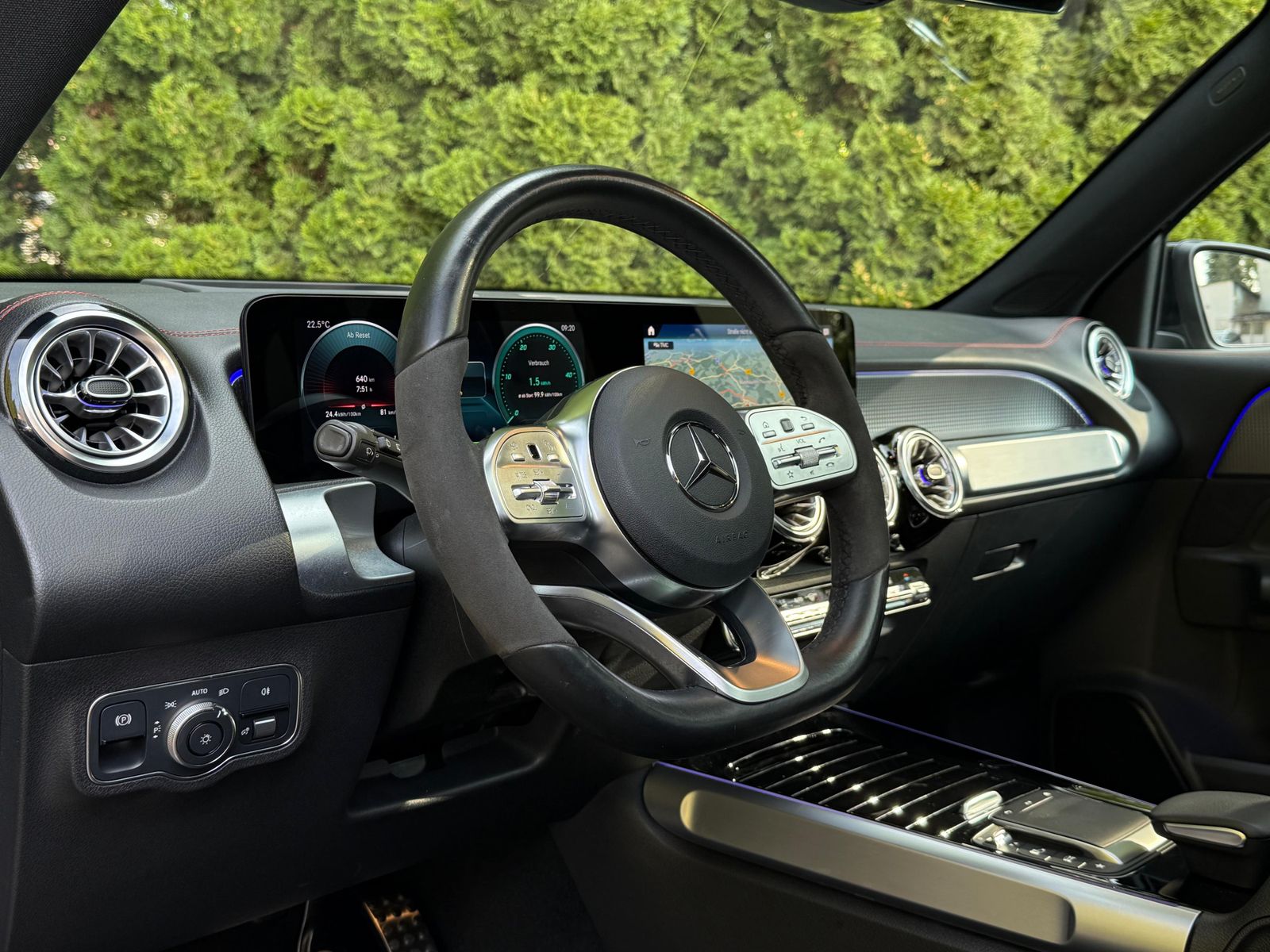 Fahrzeugabbildung Mercedes-Benz EQB 350 4M AMG Line NIGHT+PANO+MBUX+KAM+DIST+HuD