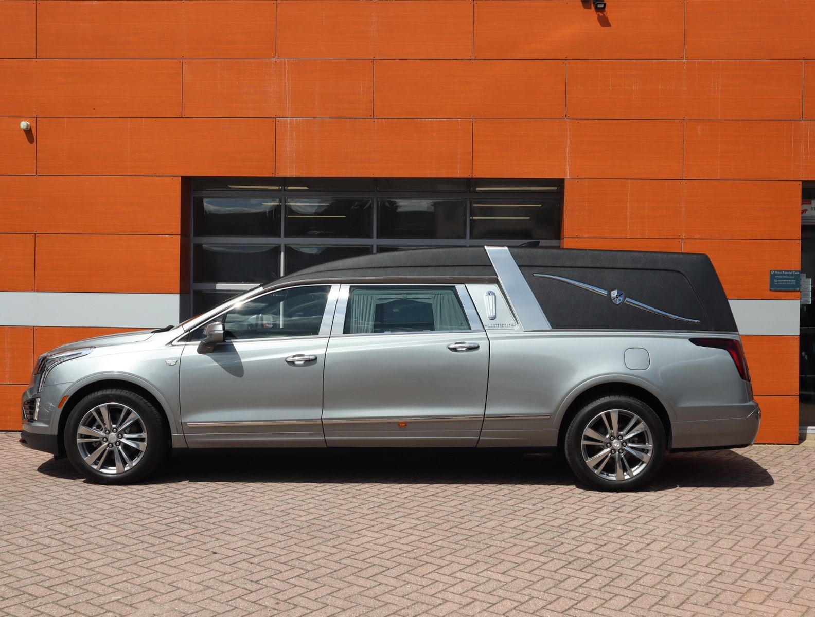 Cadillac €124.650 NET 2.0L Bestattungswagen Leichenwagen imagem 2