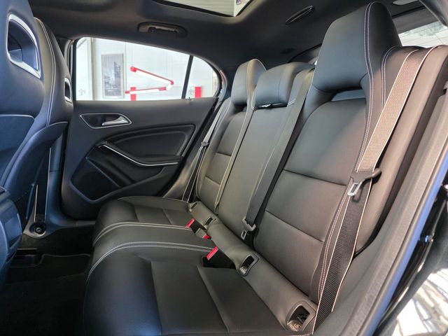 MERCEDES-BENZ GLA 200 — Foto 31