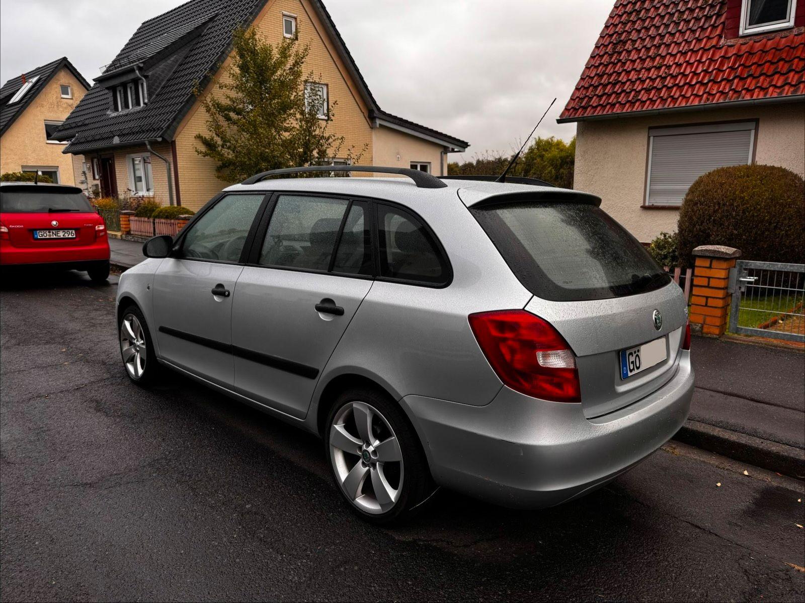 Skoda Fabia 2011 — rear view