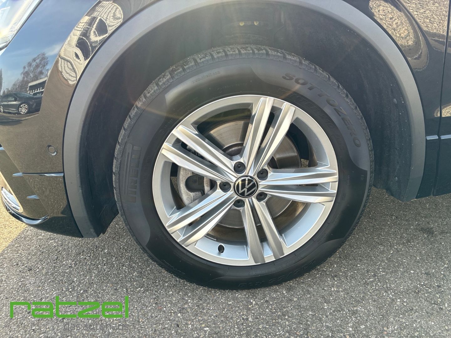 Fahrzeugabbildung Volkswagen Tiguan 2.0 TSI R-Line 4Motion Sportpaket AHK-