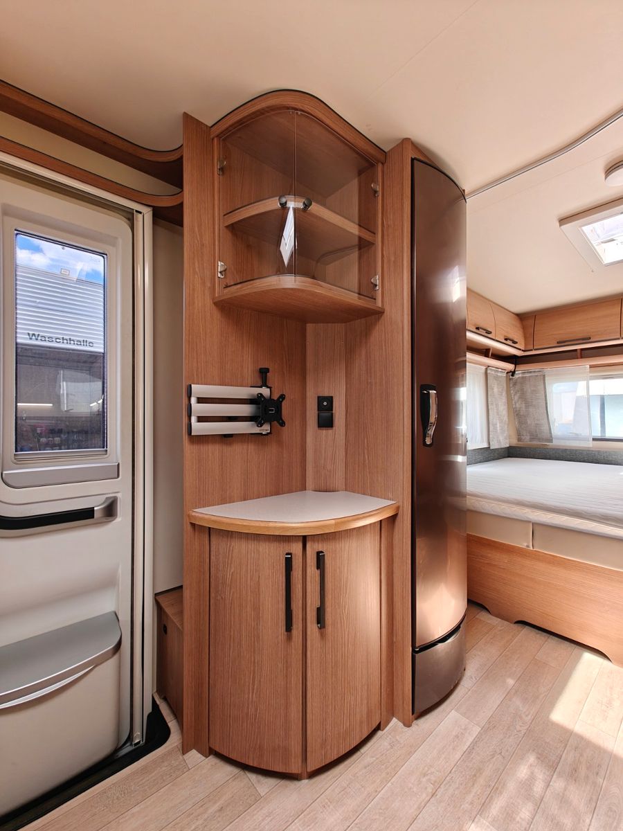 Fahrzeugabbildung Fendt Saphir 560 SF - Mover, Backofen, Citywasser -