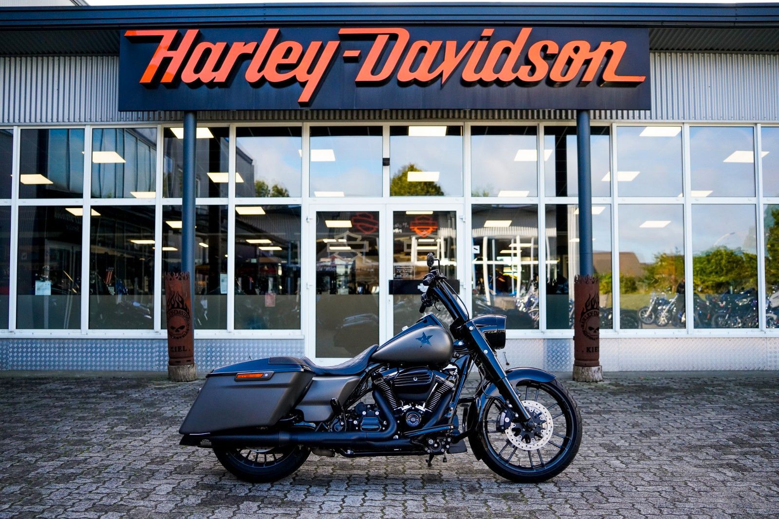 Fahrzeugabbildung Harley-Davidson FLHRXS ROAD KING SPECIAL 107 CUI - JEKILL&HYDE -
