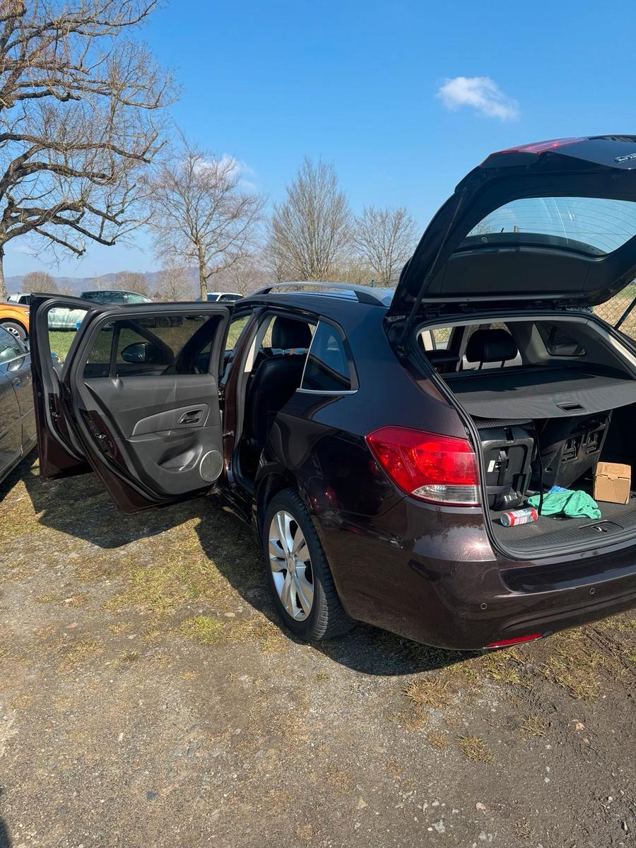 Chevrolet Captiva 2012 — engine 163 HP (120kW)