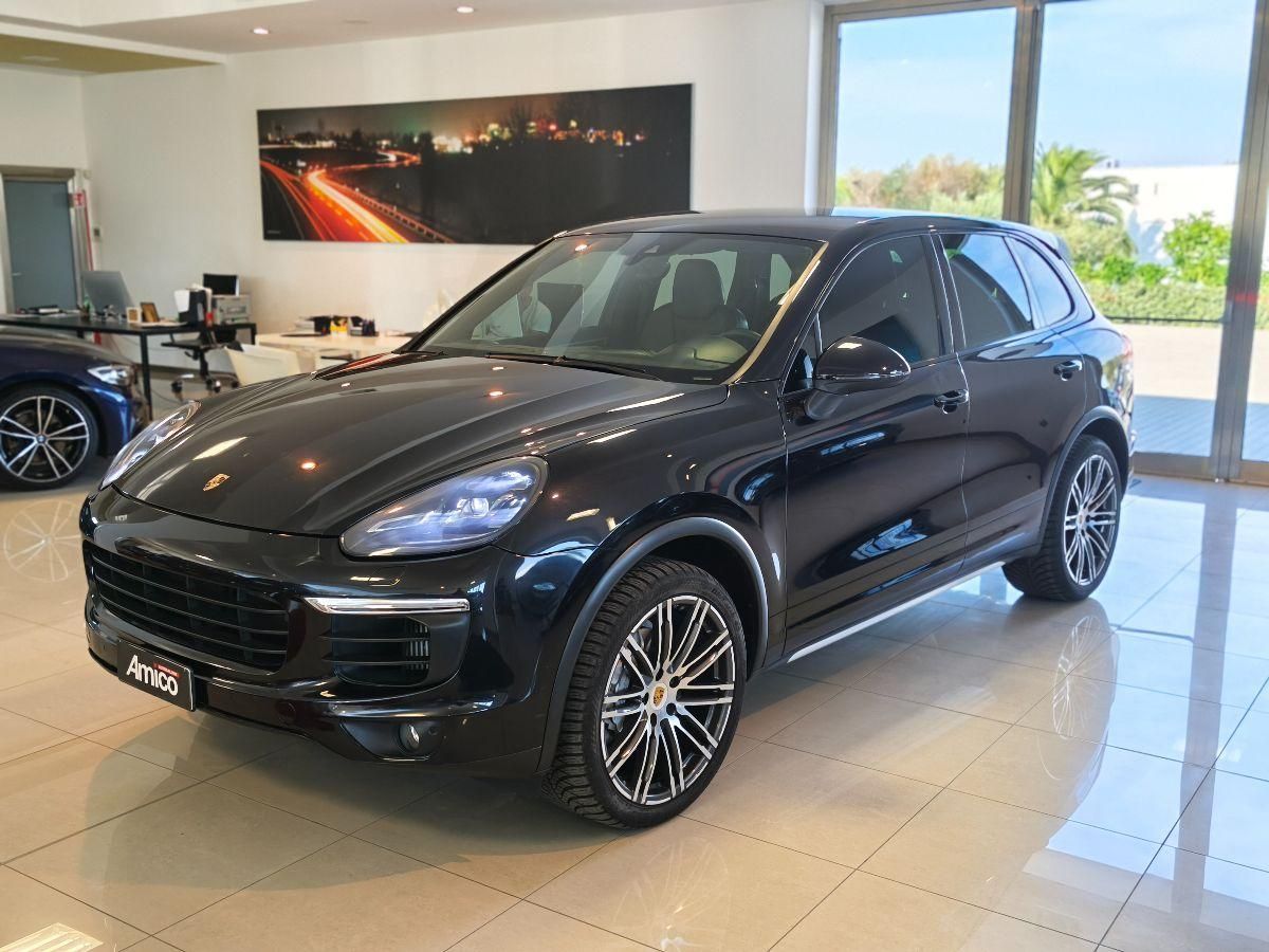 Porsche Cayenne - 1