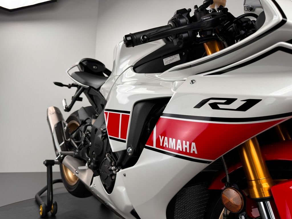 Fahrzeugabbildung Yamaha YZF-R1 WGP *AKRAPOVIC *NEUWERTIG