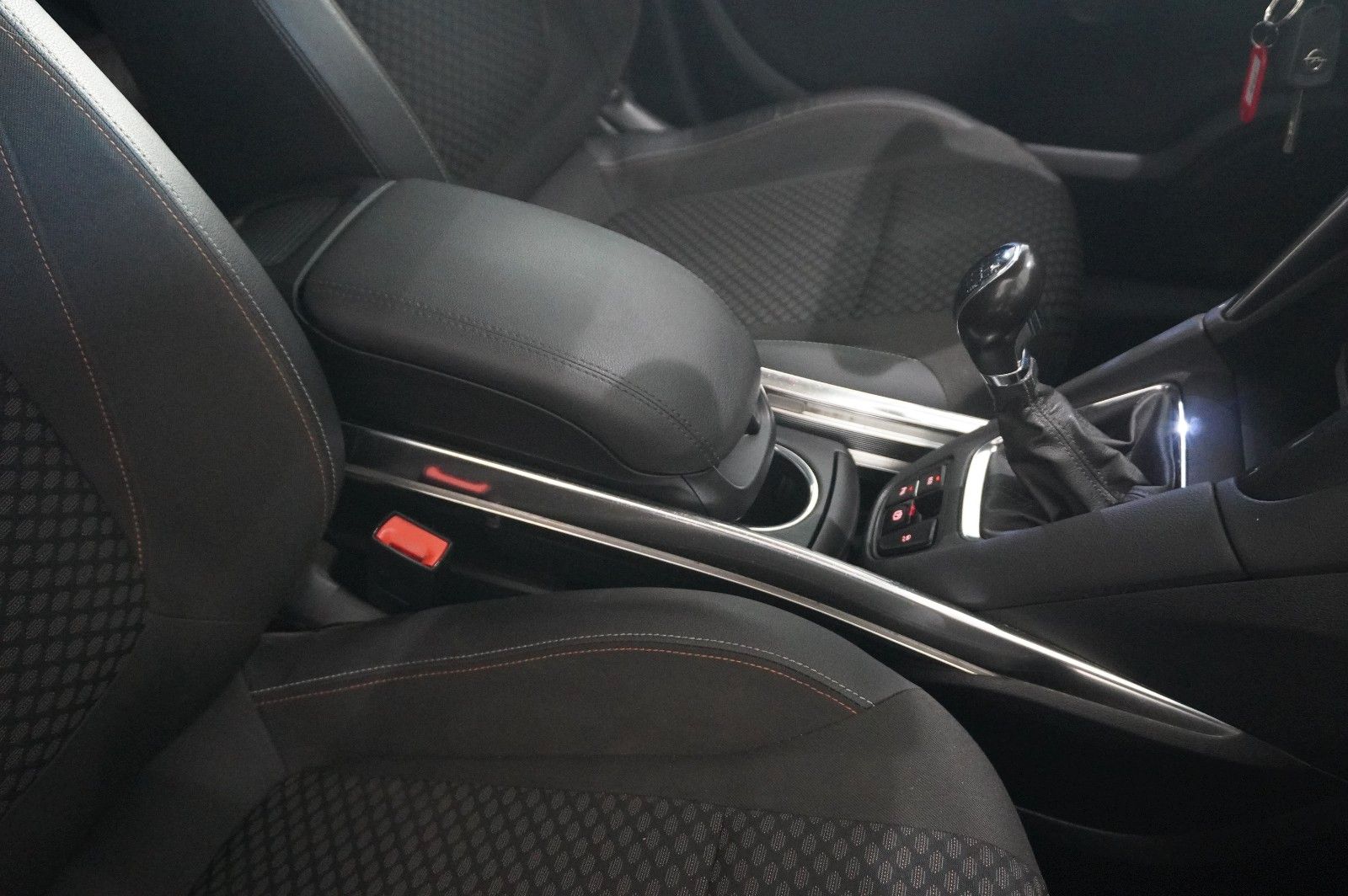 Fahrzeugabbildung Opel Zafira C Tourer 1.6 INNOVATION NAVI/BI-XENON/AHK