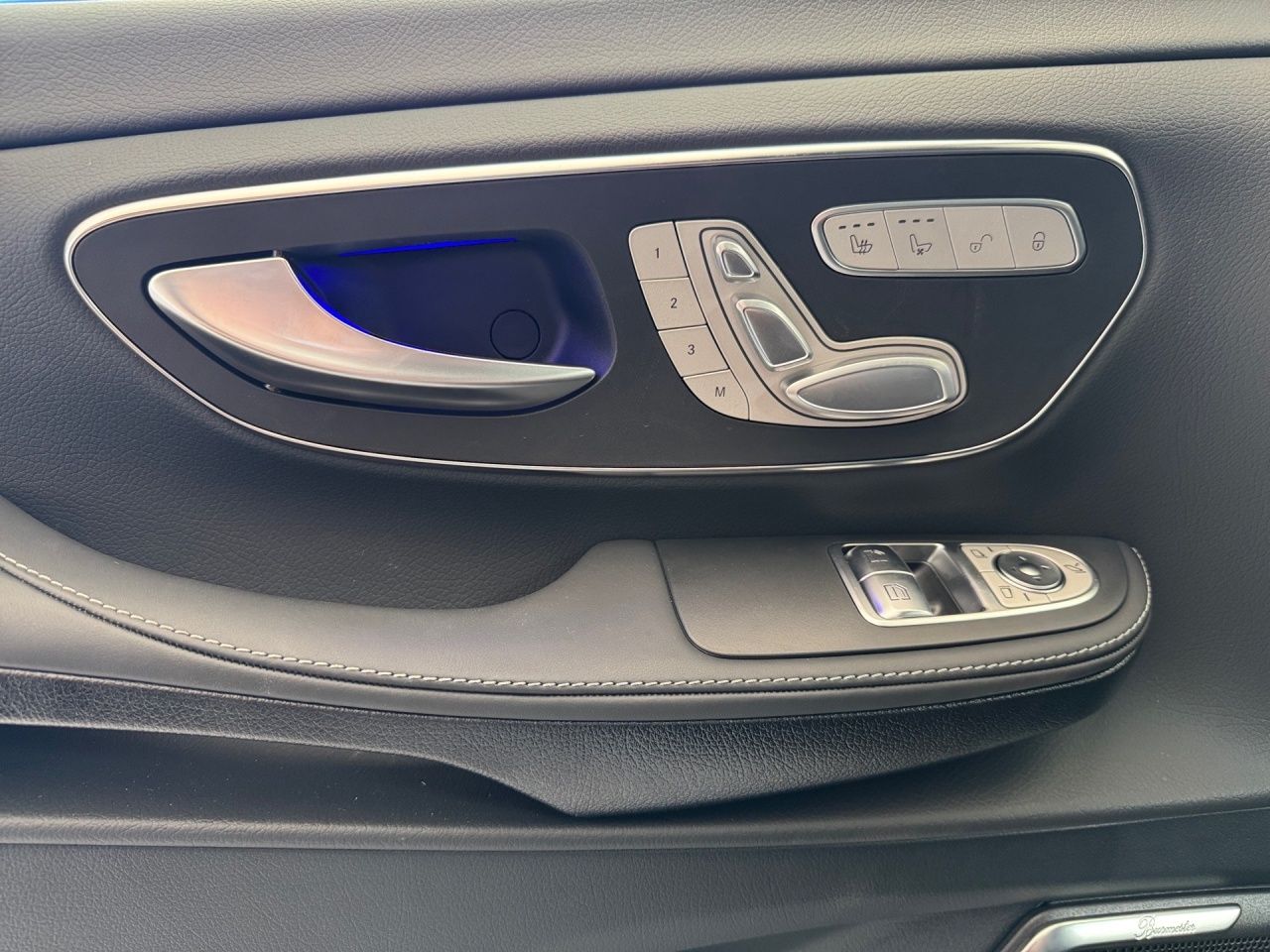 Fahrzeugabbildung Mercedes-Benz V 300 d Exclusive 4matic Luxussitze*Airmatic*AMG