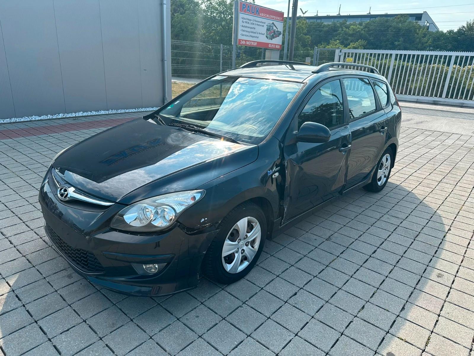 Hyundai i30 2010 — вигляд ззаду