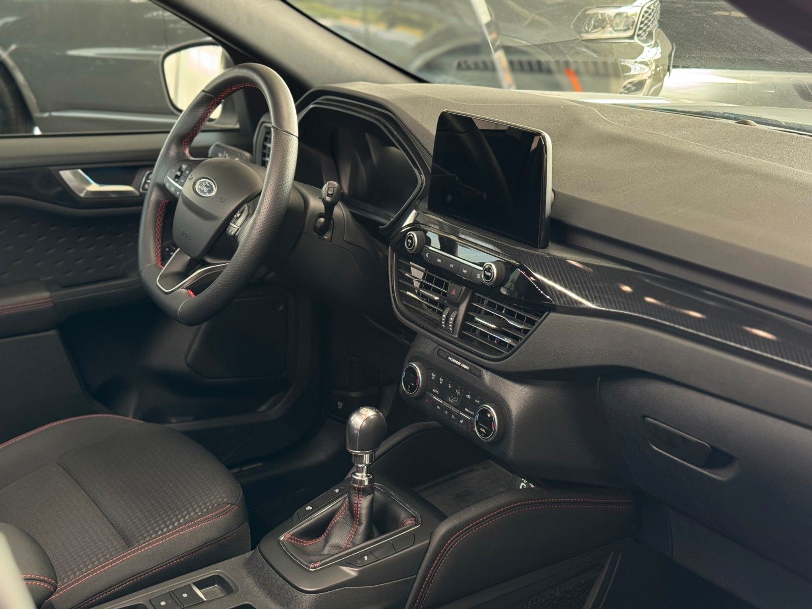 Fahrzeugabbildung Ford Kuga 1.5 ST-Line "Winter-Paket DAB/Navi Kamera"