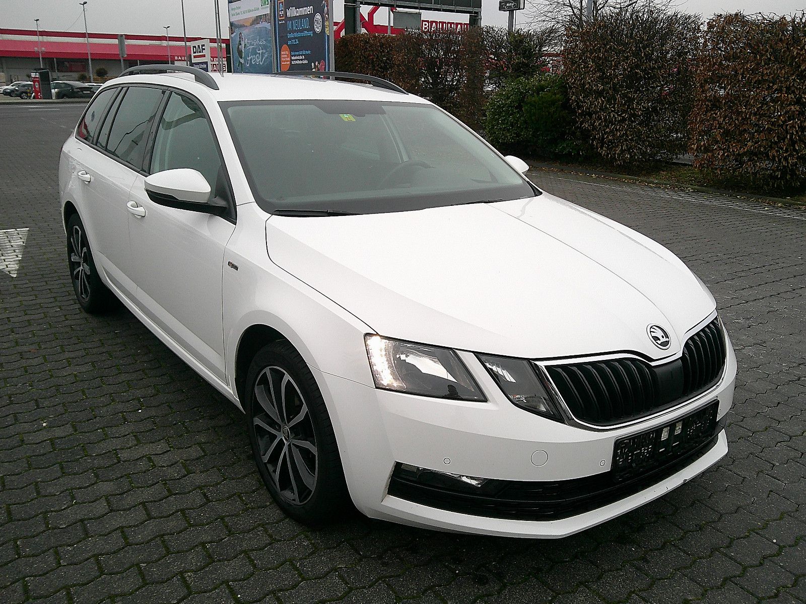 Fahrzeugabbildung SKODA Octavia Combi SOLEIL/NAVI/1.HAND/SCHECKHEFT