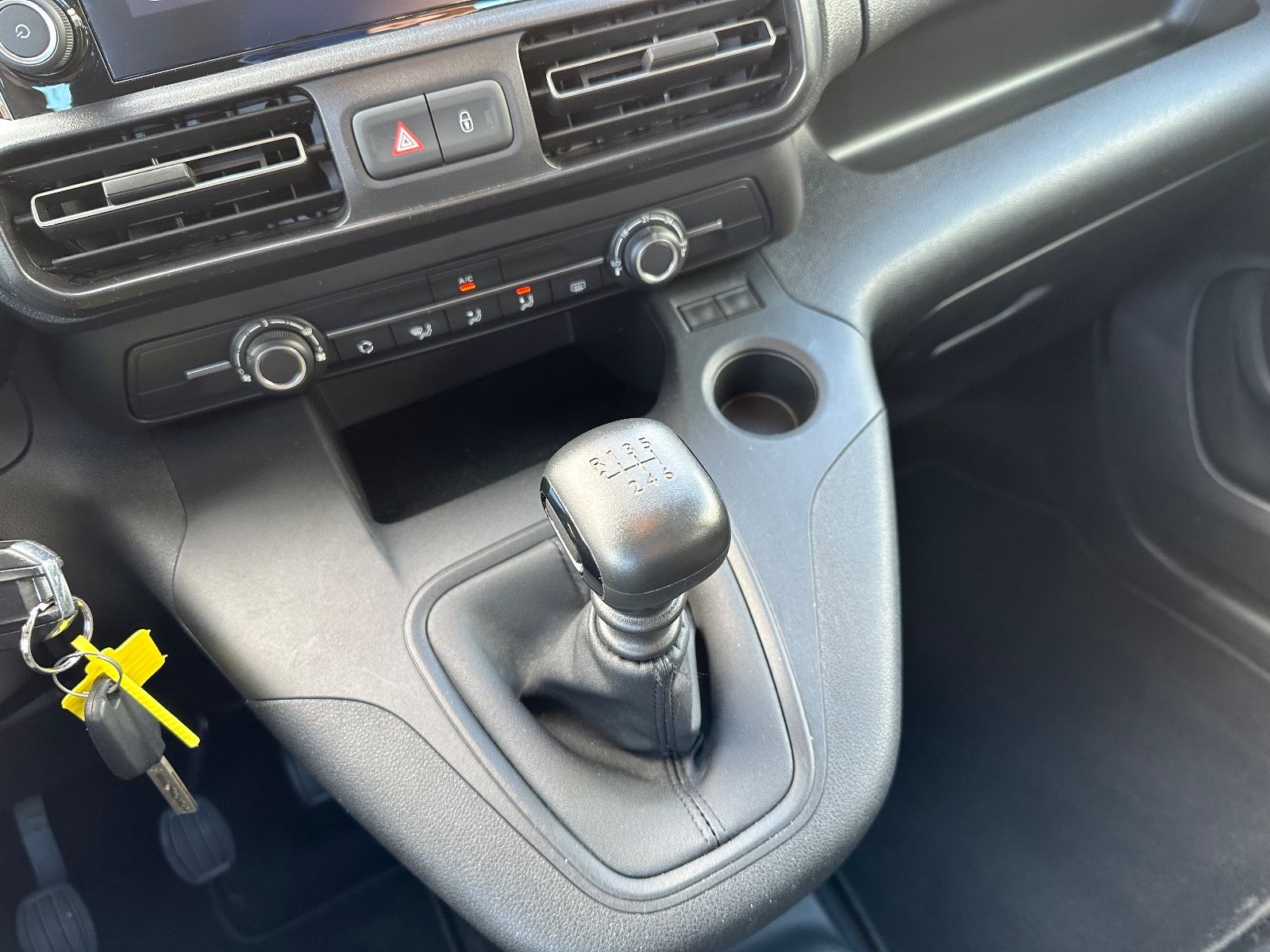 Fahrzeugabbildung Opel Combo Life 1.5 D Edition AHK/SHZG/Parkpilot/GRA