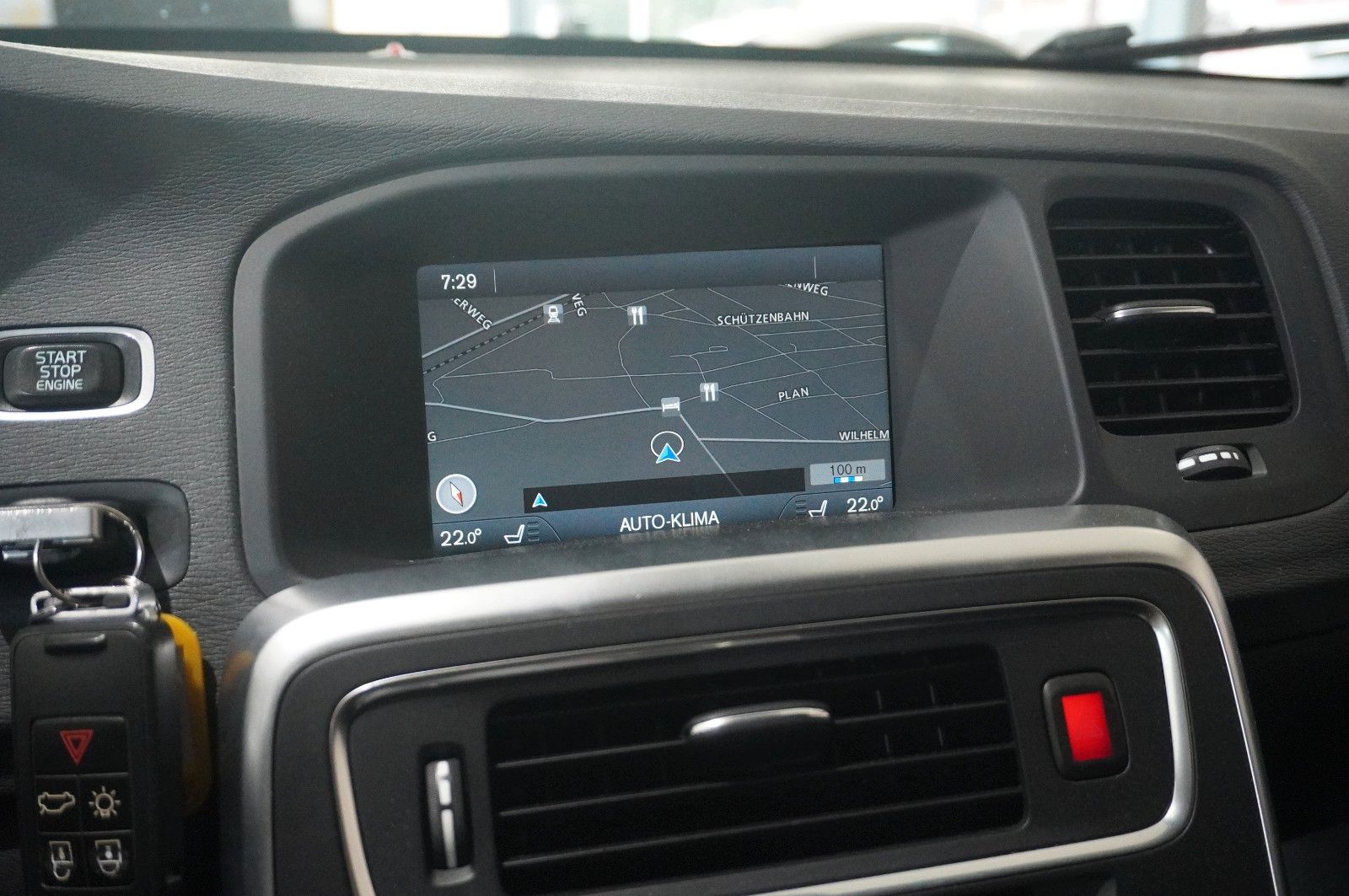 Fahrzeugabbildung Volvo V60 Kombi D4 R-DESIGN NAVI/LED/SHZPDC/AHK
