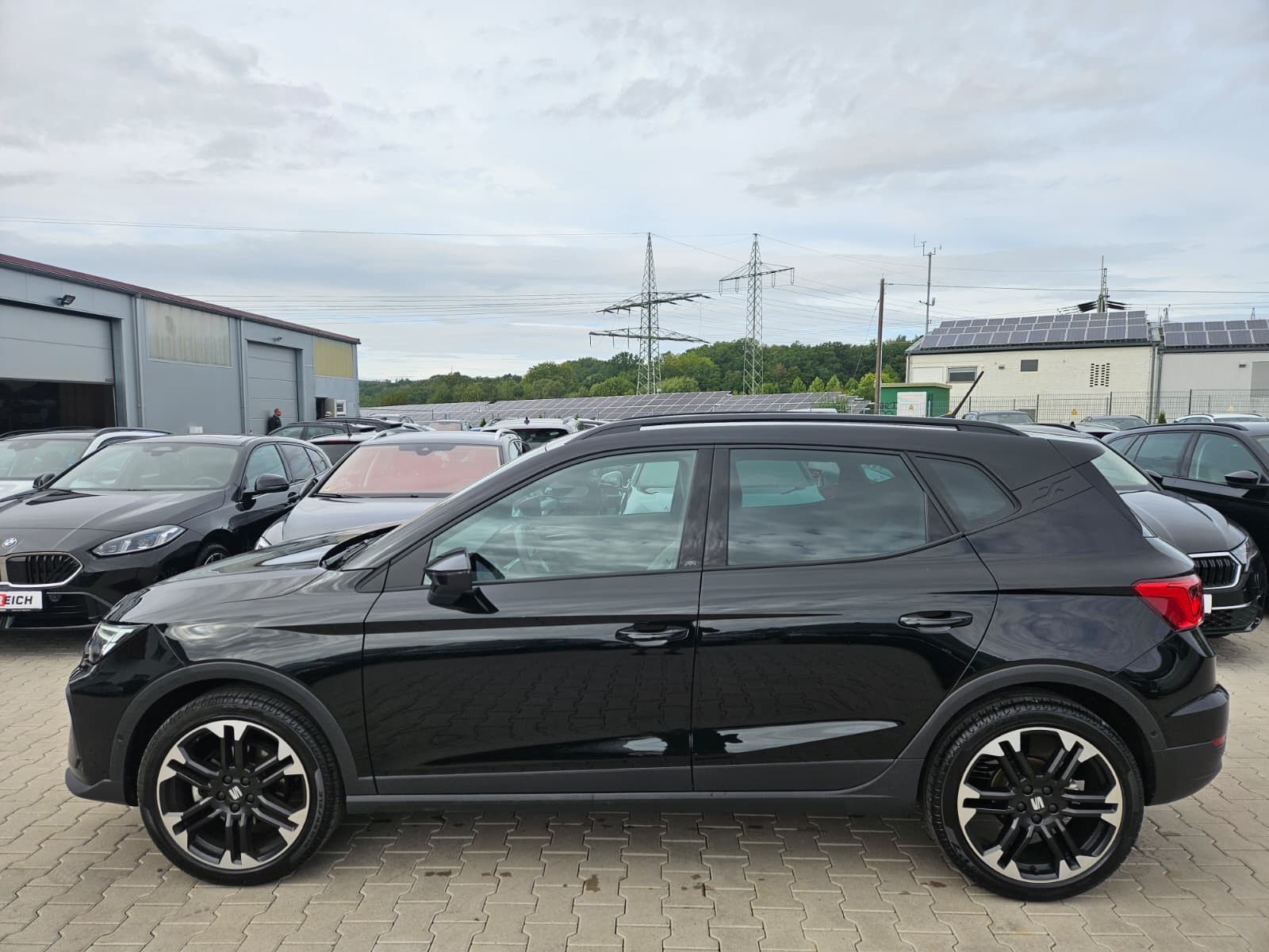 Fahrzeugabbildung SEAT Arona 1.5 TSI DSG FR Black Edition*LED*ACC*