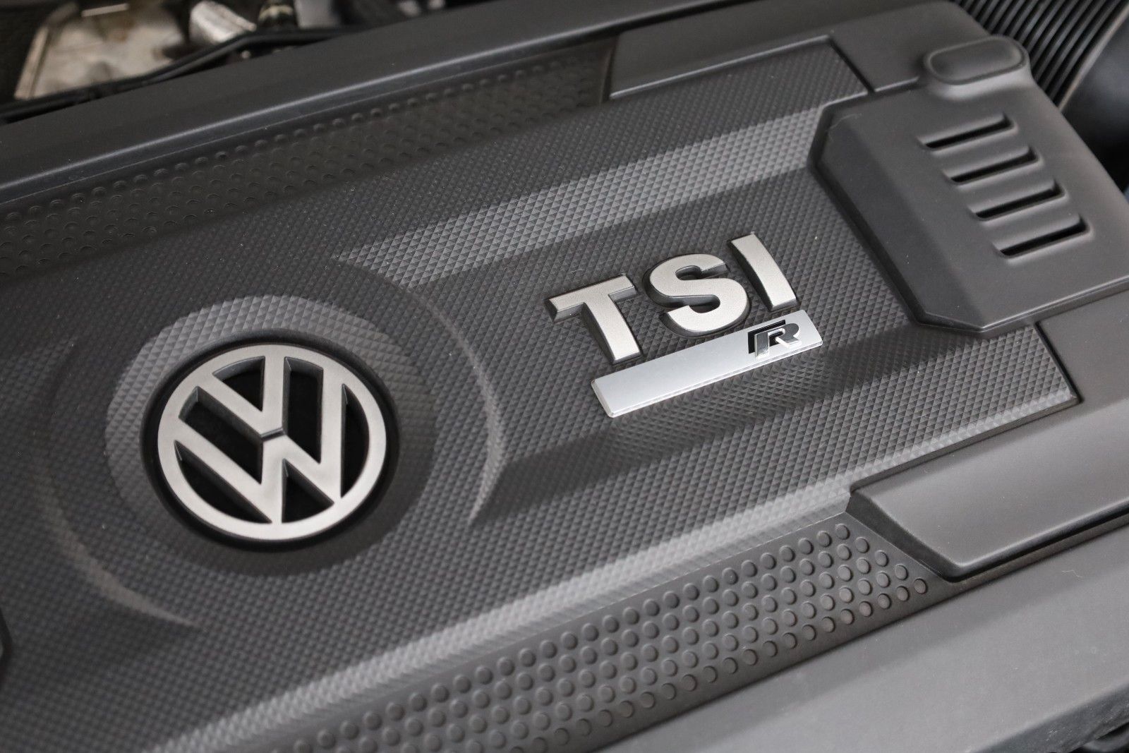 Fahrzeugabbildung Volkswagen Golf VII Lim. R 4M Navi,LED,PDC,Kamera,SH,SR+WR