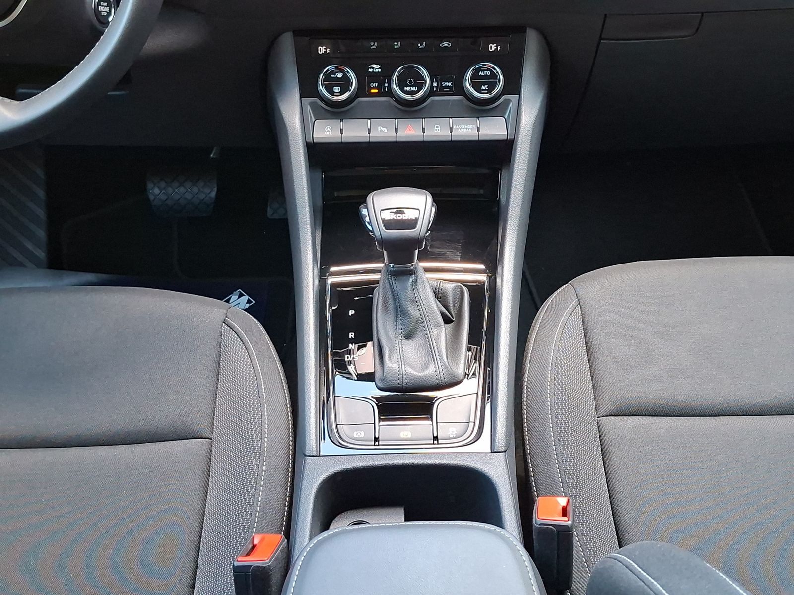 Fahrzeugabbildung SKODA Karoq 1.5L DSG*ACC*Smartlink*LED*DAB*ViCo**