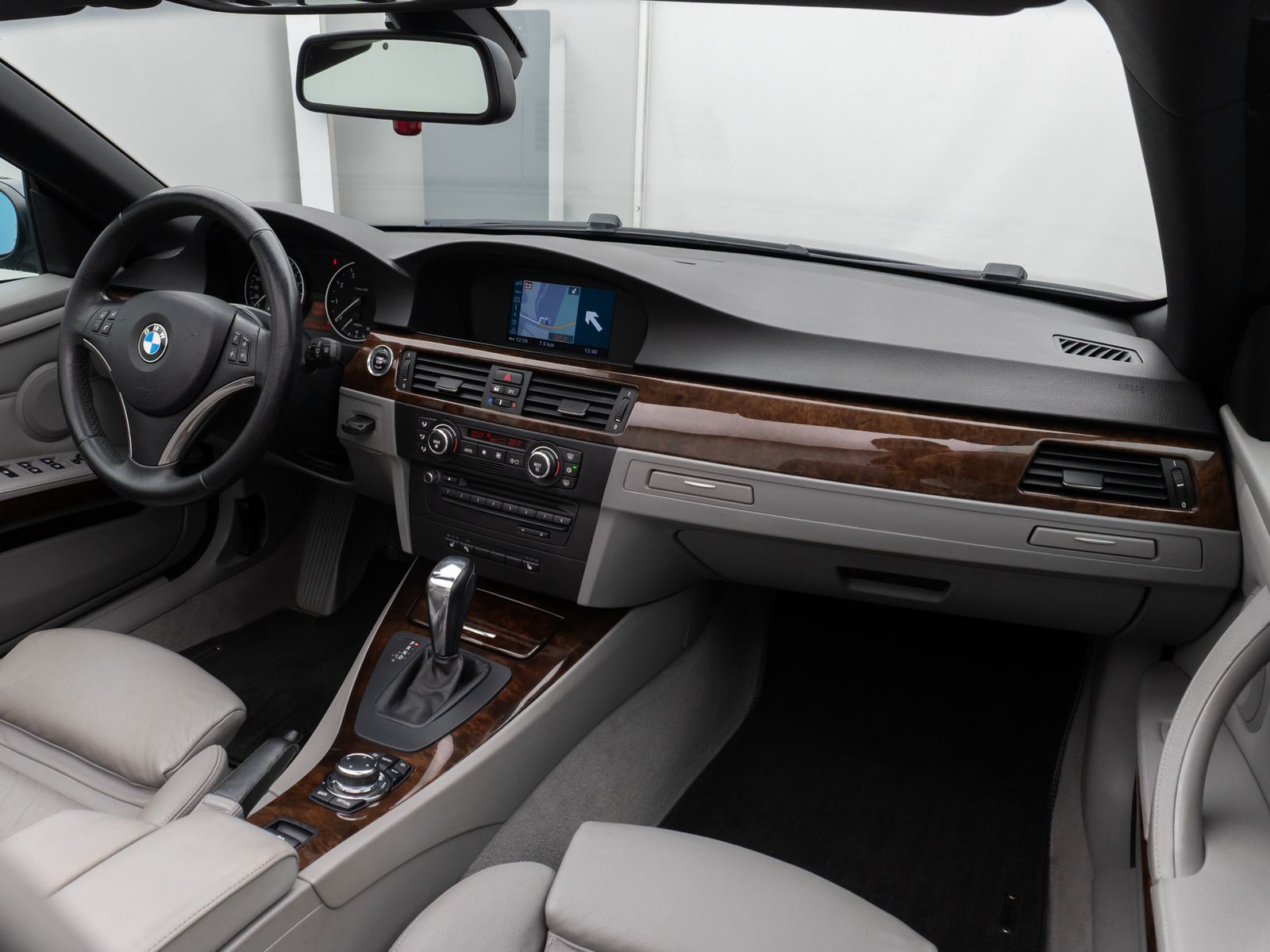 Fahrzeugabbildung BMW 320i Cabrio PDC Navi Sitzhzg Xenon 8fach Sport