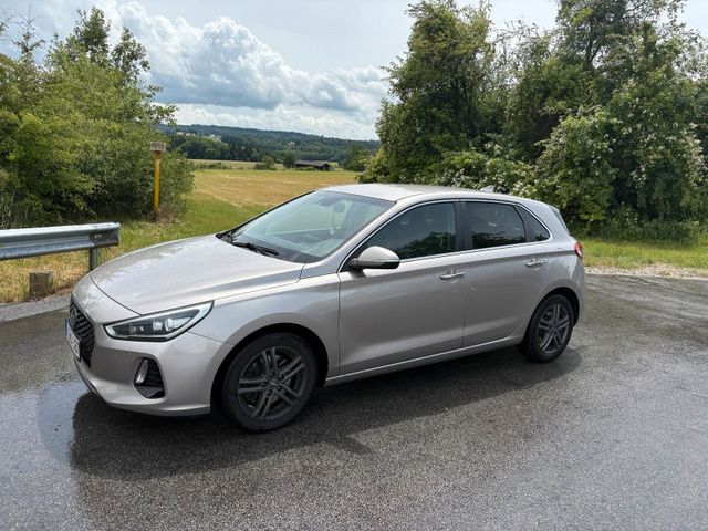 HYUNDAI i30