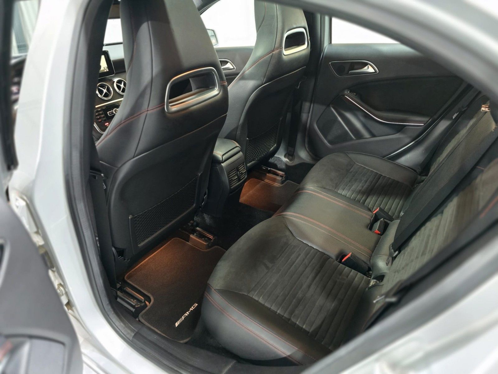 Fahrzeugabbildung Mercedes-Benz A250 AMG-Line/Panorama/Navi/8fach/TÜV-NEU