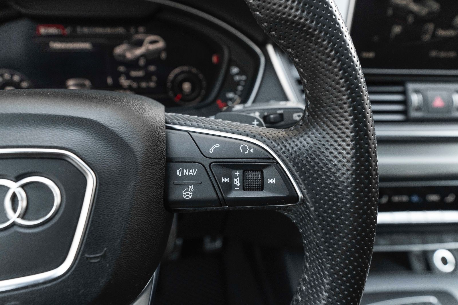 Fahrzeugabbildung Audi Q5 2.0 TFSI QUATTRO S-LINE 360° B&O TOTW SHZ PDC