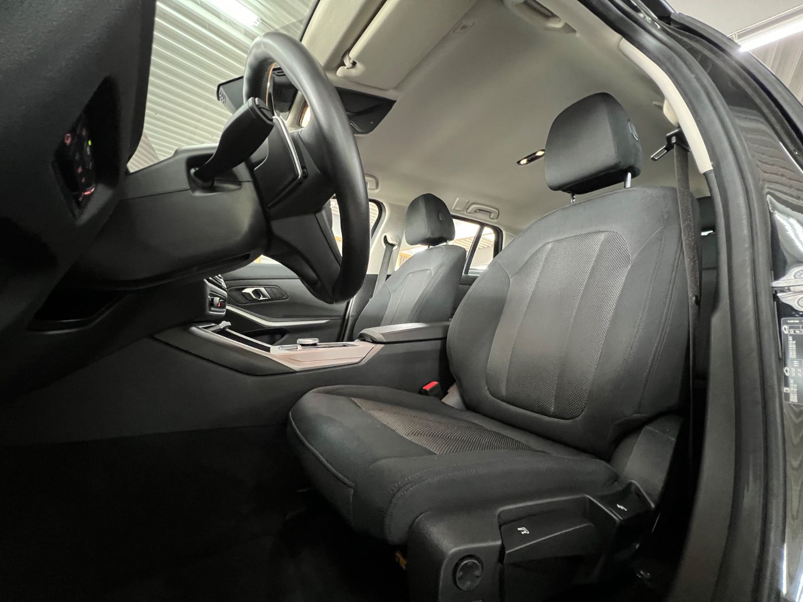 BMW 318d Touring Facelift+Keyless+Hifi+KurvenDISPLAY foto 21