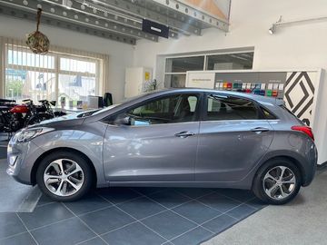 Hyundai i30 1.6 GDi blue