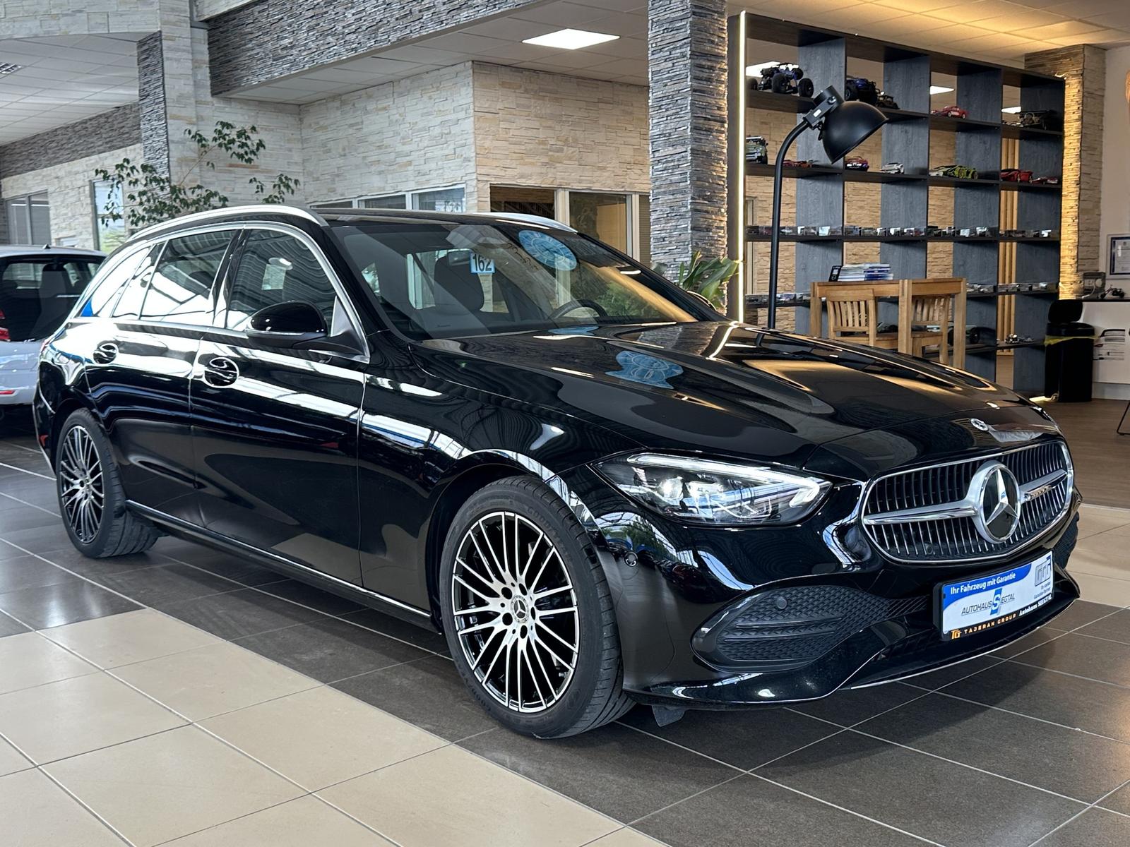 Mercedes-Benz C 220 T d Avantgarde R.Cam Navi Tempomat LED AHK