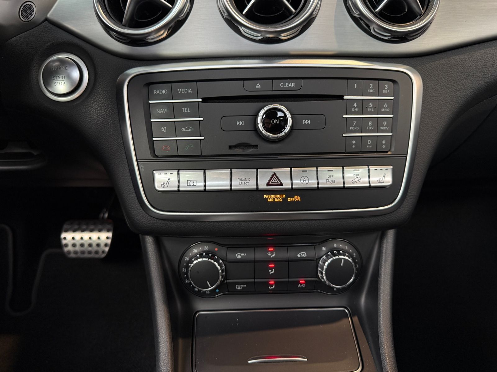 Fahrzeugabbildung Mercedes-Benz GLA 250 4Matic AMG Line AHK PANO 360°