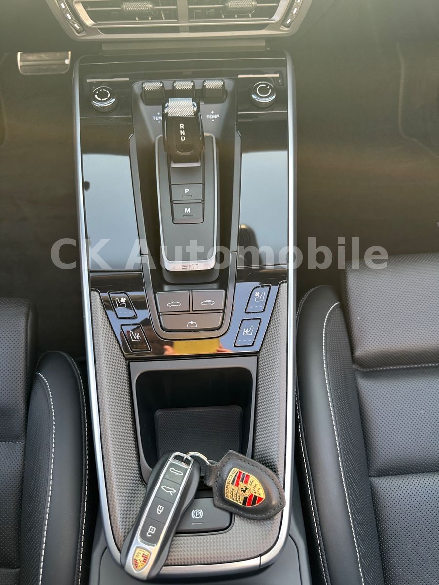 Fahrzeugabbildung Porsche 911 Turbo S Cabriolet Sport-Chrono/360°/ACC/LED