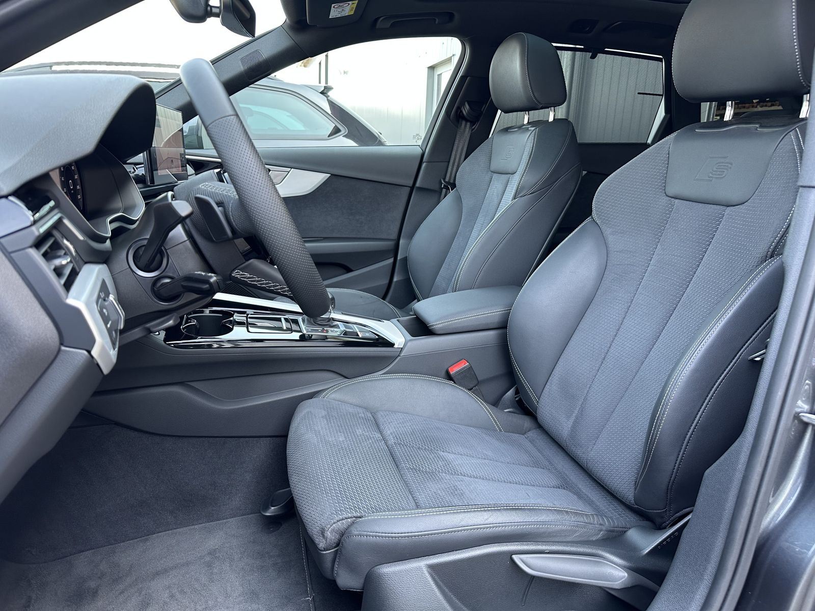 Fahrzeugabbildung Audi A4 Avant 40 TDI S-Line NAV+LED+AHK+PANORAMA+B&O