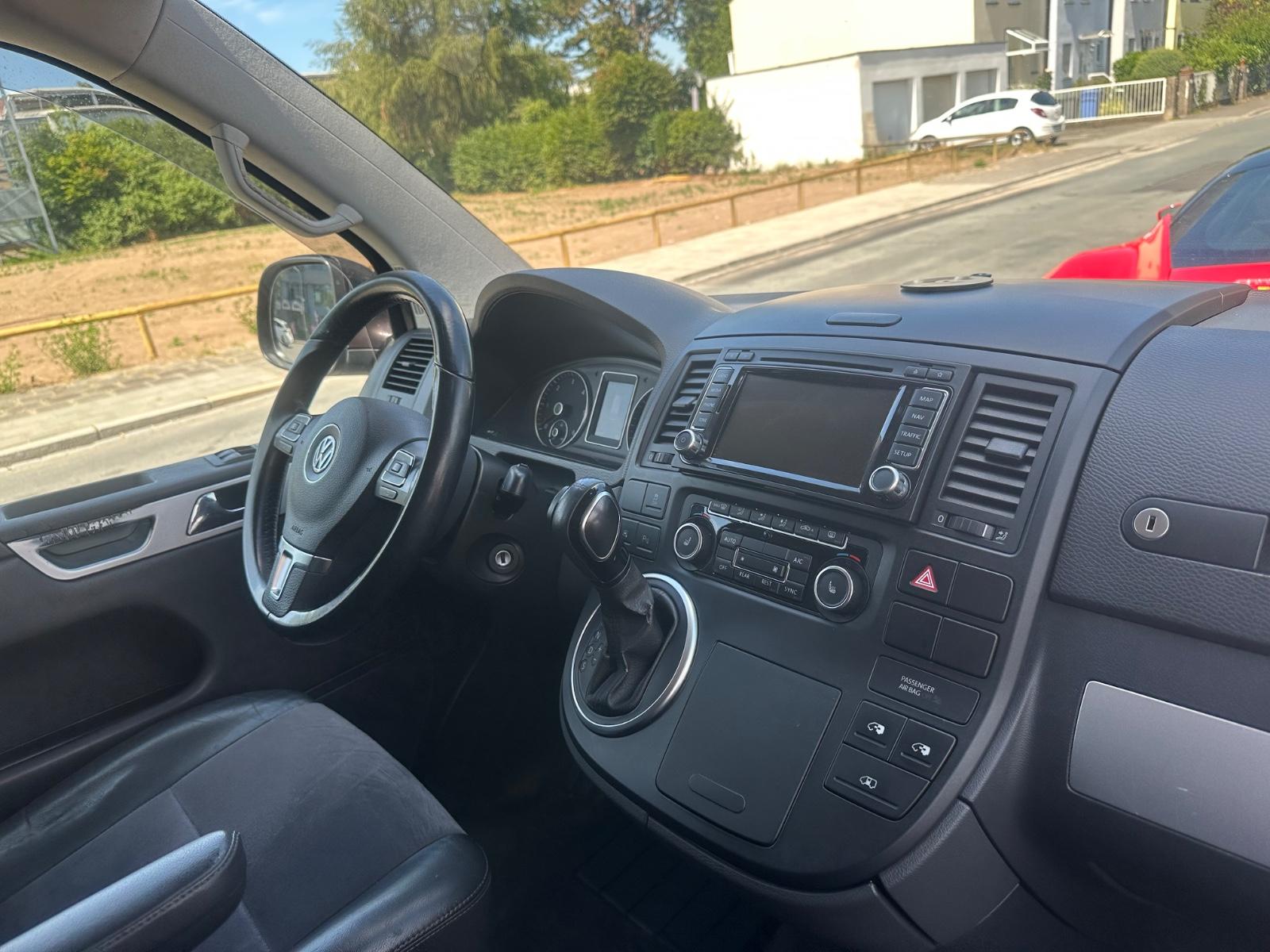 VOLKSWAGEN T5 MULTIVAN 2.0 TDI 179ch HIGHLINE BVA Portes coulissantes 2 côtés Sièges chauffants Caméra de recul