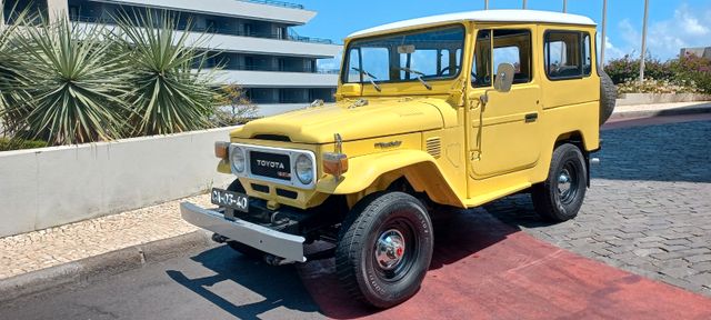 Toyota Land Cruiser  BJ40  7 Seats