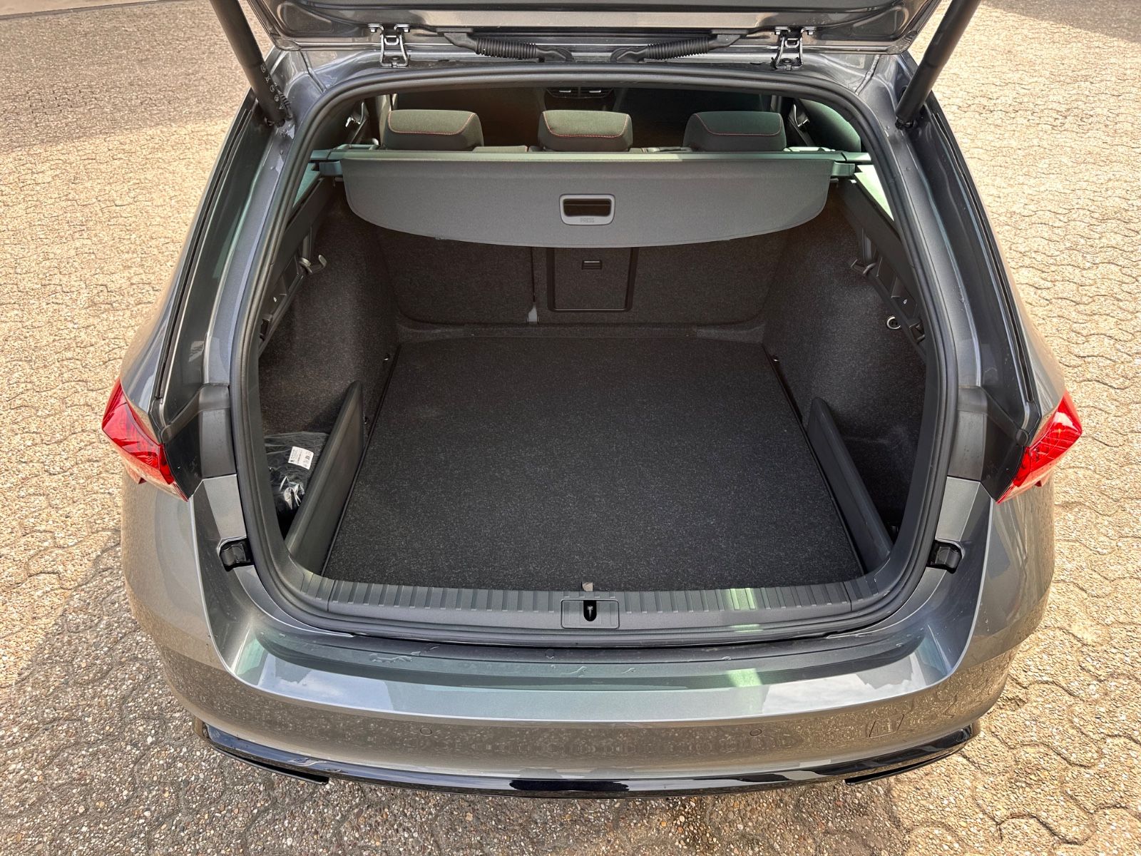 Fahrzeugabbildung SKODA Octavia Combi RS 2.0 TSI Matrix/Pano/Navi/ACC